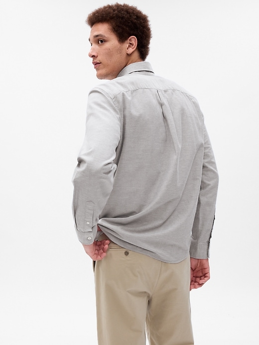 Classic Oxford Shirt in Standard Fit Classic Oxford Shirt in Standard Fit