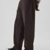 Modern Khakis in Baggy Fit