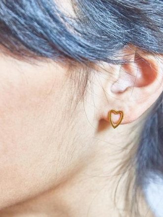 Gold Heart Outline Stud Earrings Gold Heart Outline Stud Earrings